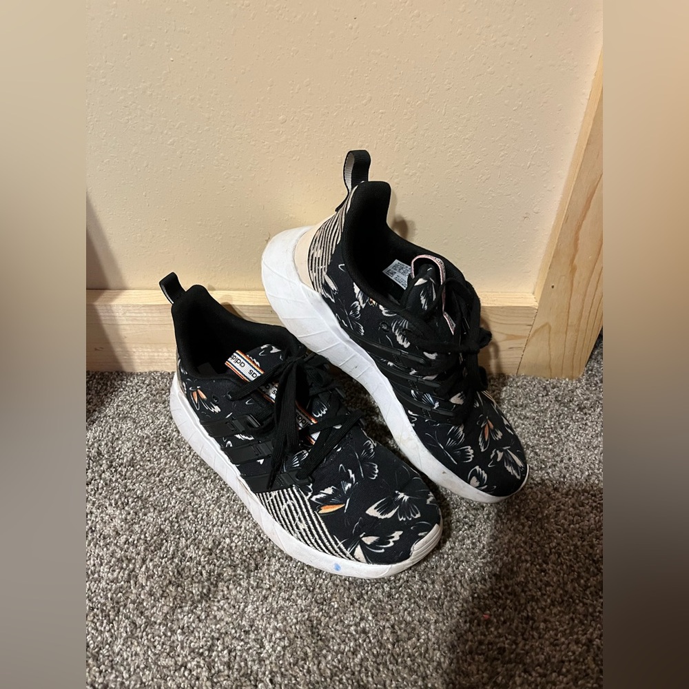 Adidas B&W Butterfly Shoes Size 7.5